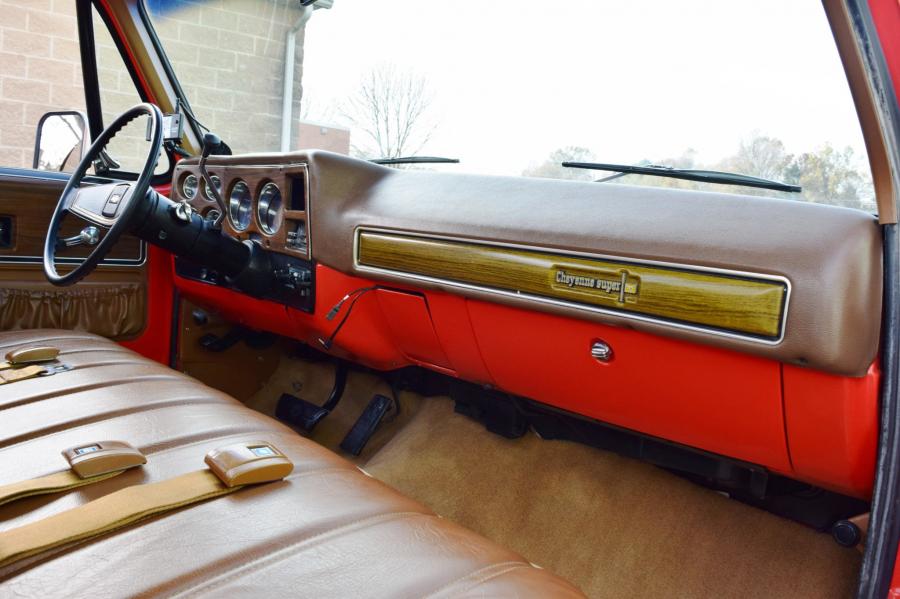 Торпедо Chevrolet C10 Cheyenne Super 1974 года  (фото 229 из 365)